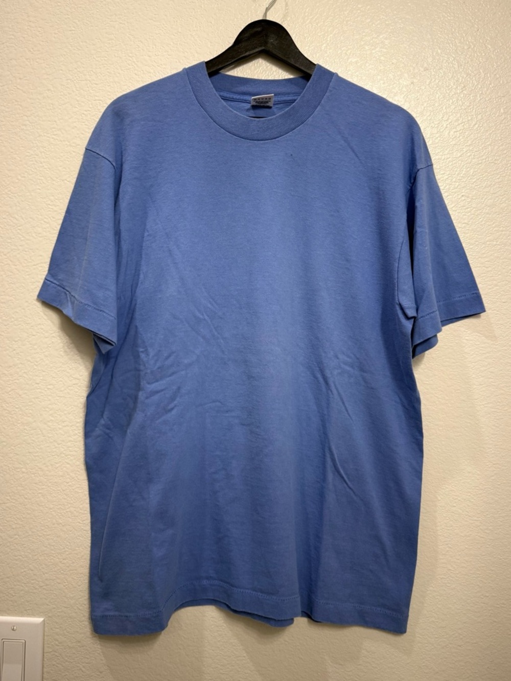 90s Vintage Blue Blank Single Stitch Men’s Essentials Tshirt L 21x28